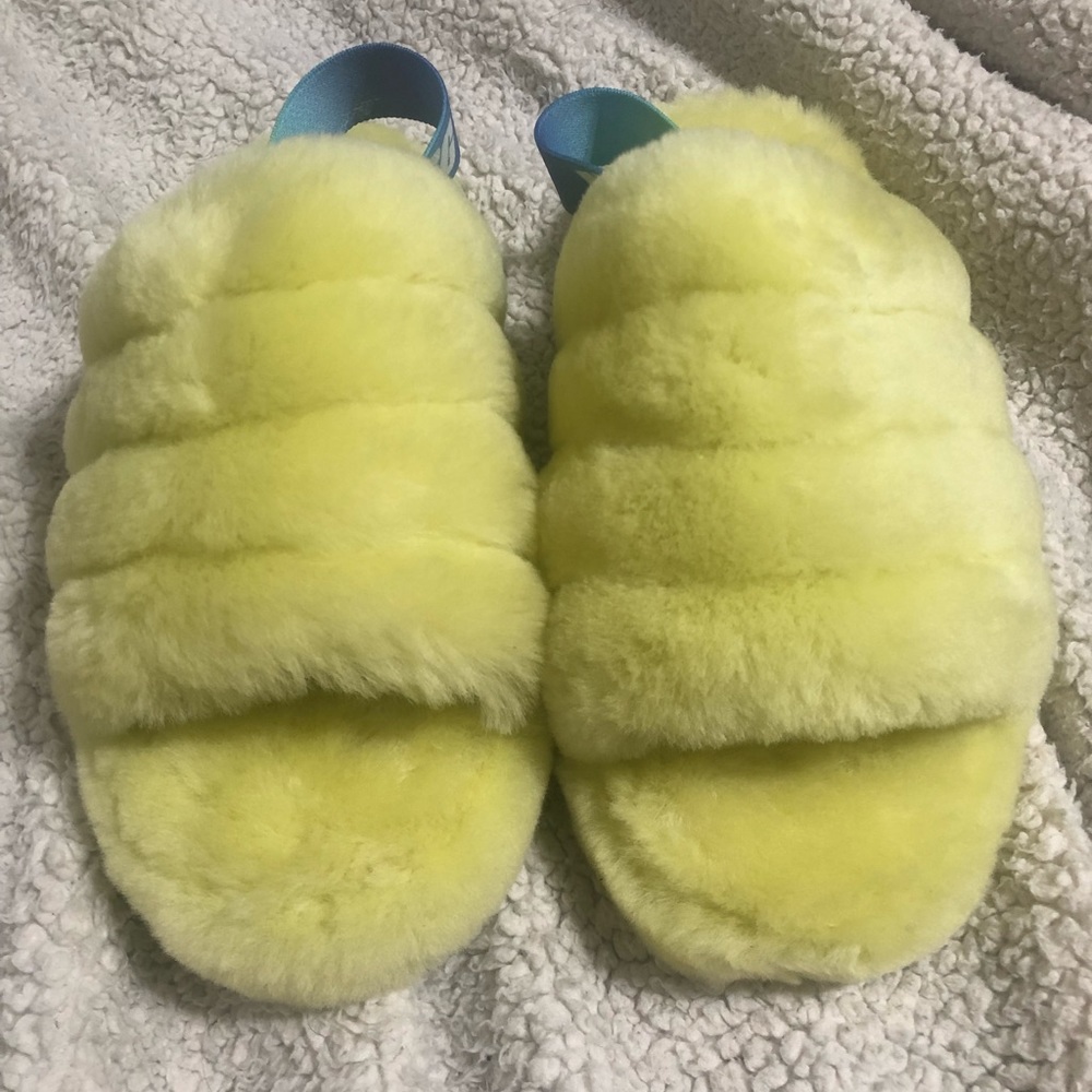 Ugg slides never worn